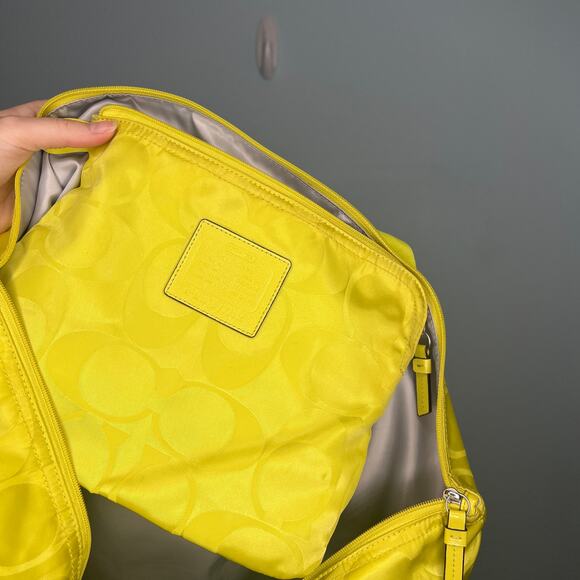 Coach Green Nylon Getaway Overnight Bag Tote & Pouch - Picture 3 of 6